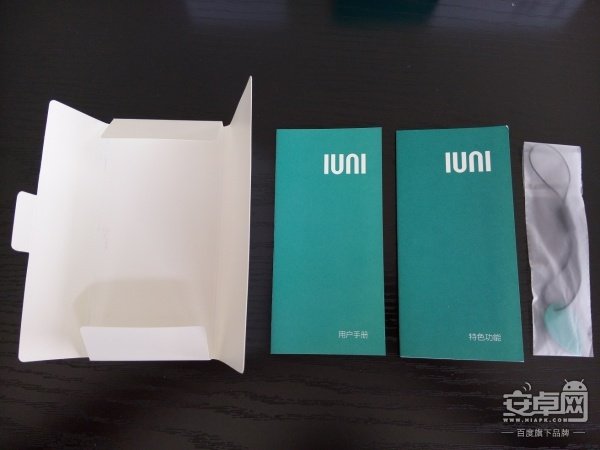 IUNI U3白色版上手評(píng)測(cè),2.5D弧面2K屏